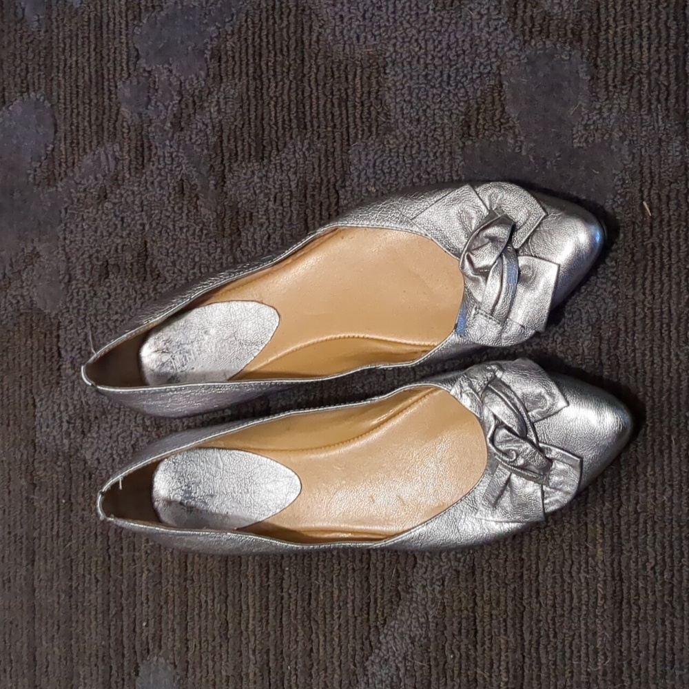 Nine West Silver Pointed-Toe Ballet Flats with Bow Detail